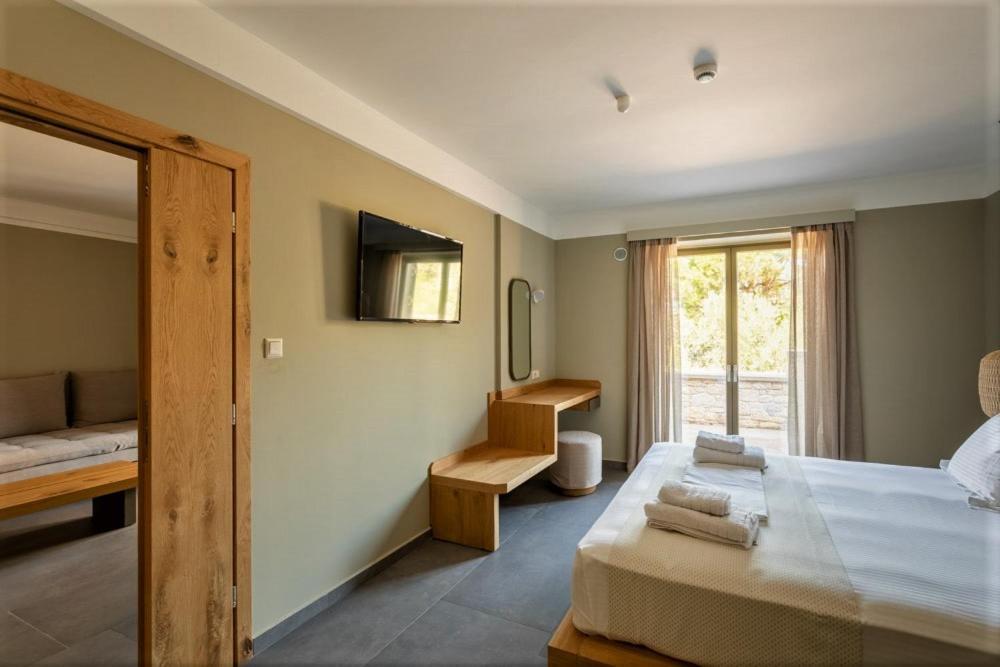 Diapori Suites Hotel Kardhamili Exterior foto