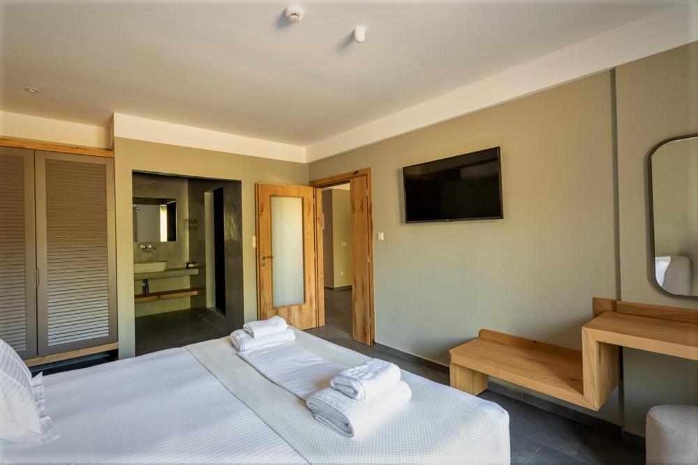 Diapori Suites Hotel Kardhamili Exterior foto