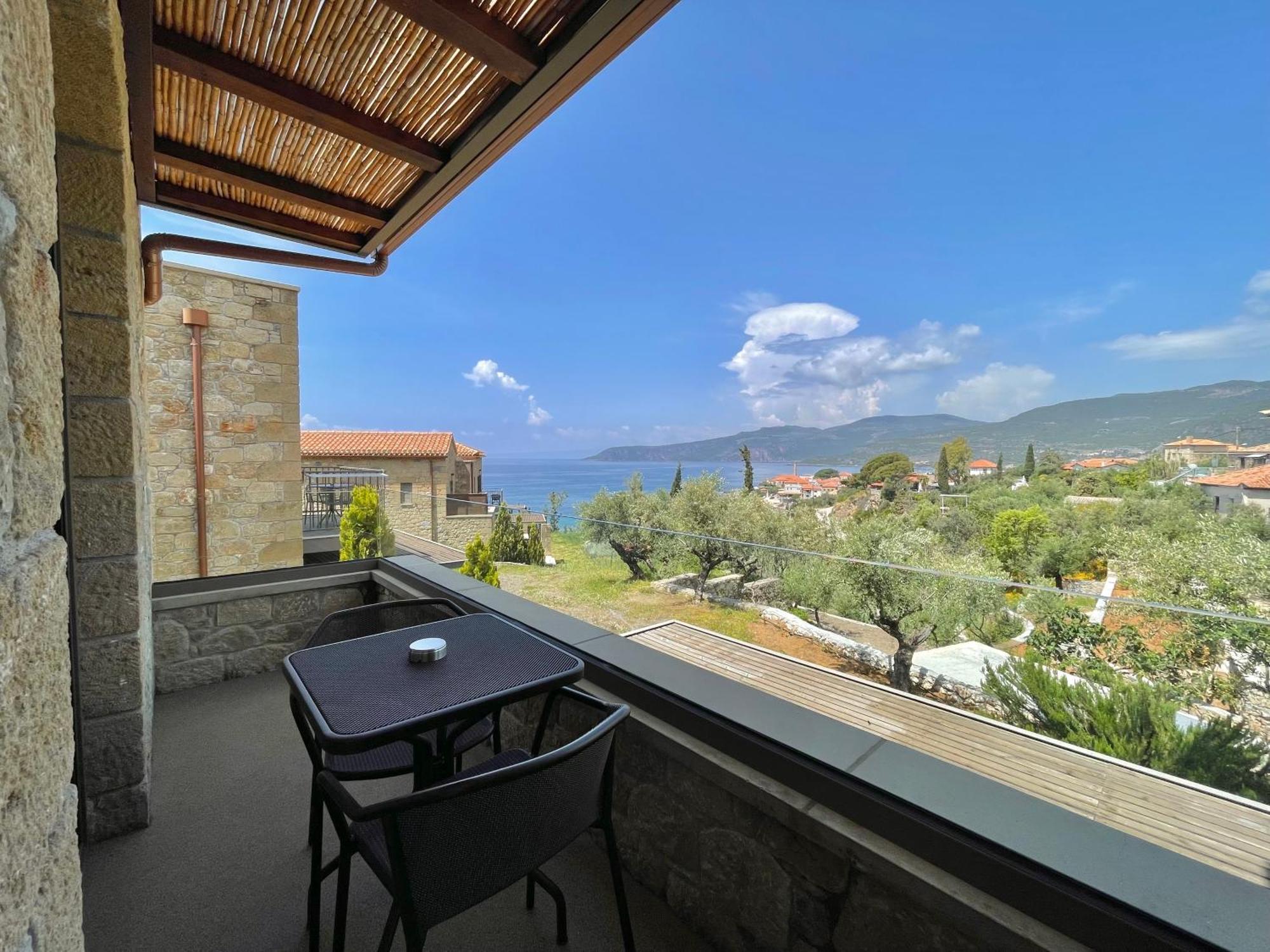 Diapori Suites Hotel Kardhamili Exterior foto